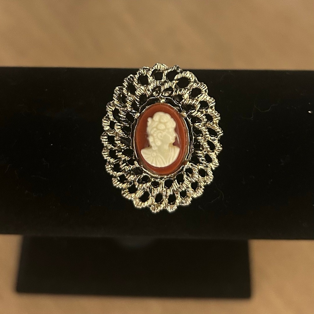 Cameo‎ Brooch Vintage Gold toned Oval Rope detail Regency Old money Fairygoth